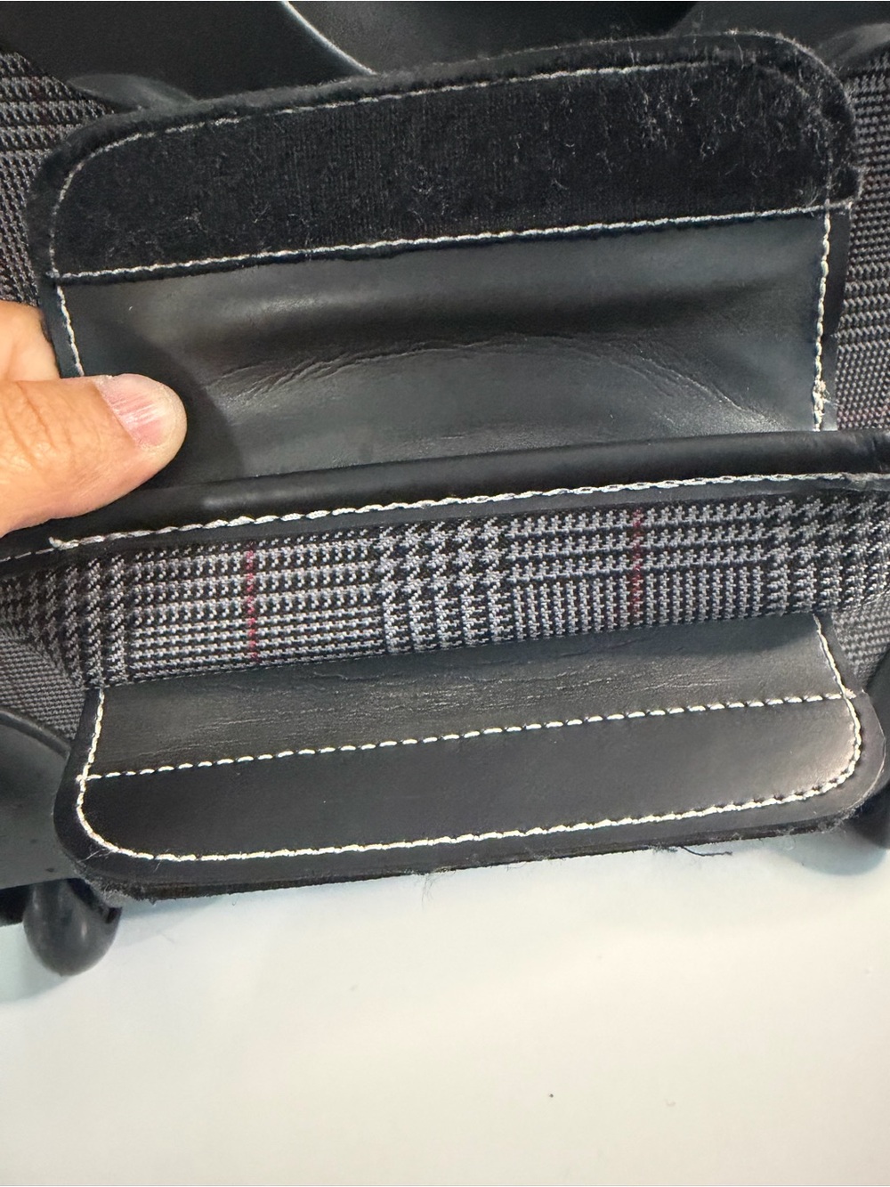 London Fog Classic Plaid Spinner Suitcase / Travel Luggage Bag - Read Note
